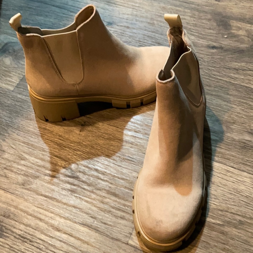 Steve Madden Chelsea Lug boot size 8